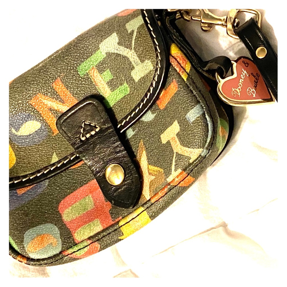 Dooney & Bourke💕Doodle Collection Wristlet/wallet